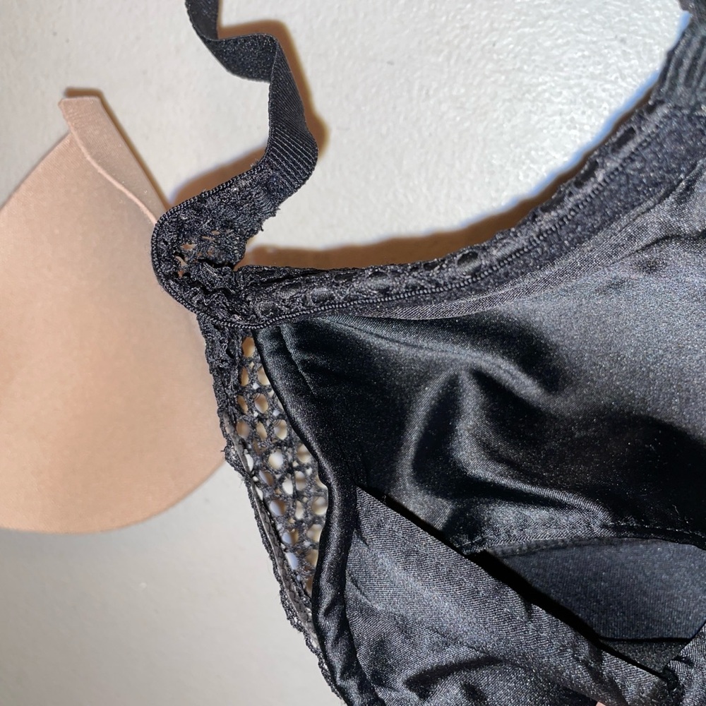 Victoria's Secret Bra VS Fishnet Plunge Bra VS Lace Bra Removable Padding 36C 🆕 - Picture 12 of 16